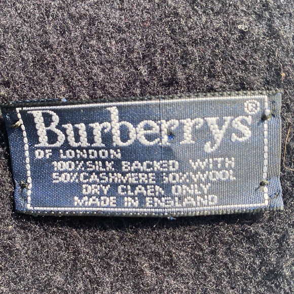 Vintage Burberry 2 sided 💯% Silk Paisley SCARF backed W/ wool/cash EUC🔥Must 👀 - Picture 9 of 17